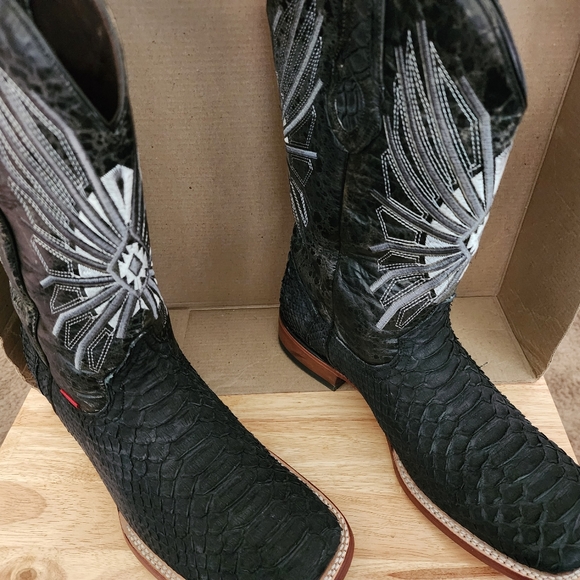 - Custom Python Boots - Picture 3 of 4
